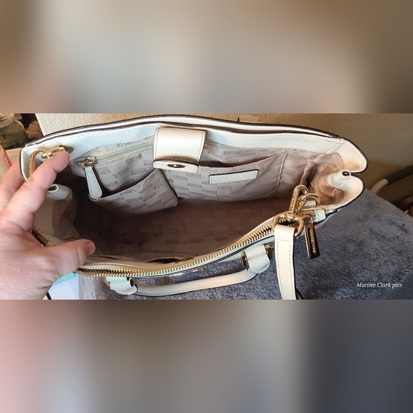 EUC Michael Kors tote bag - Picture 6 of 16